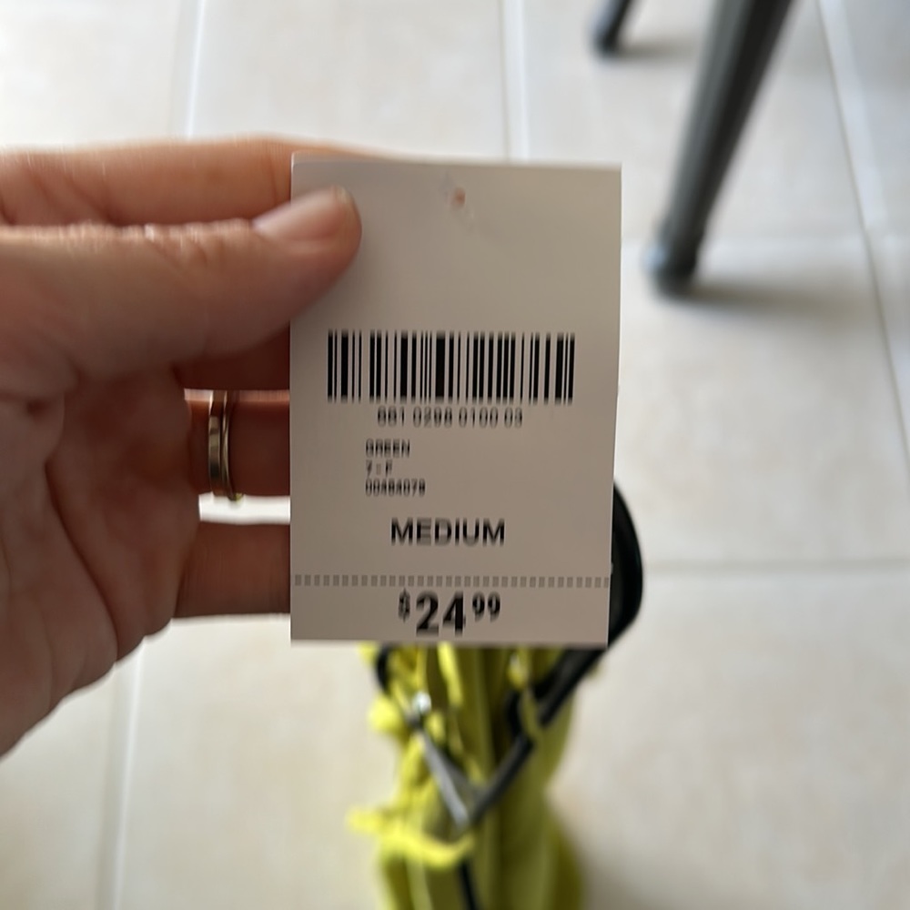 FOREVER 21 medium lime green women’s dress. Side zipper and adjustable straps. - Picture 7 of 8
